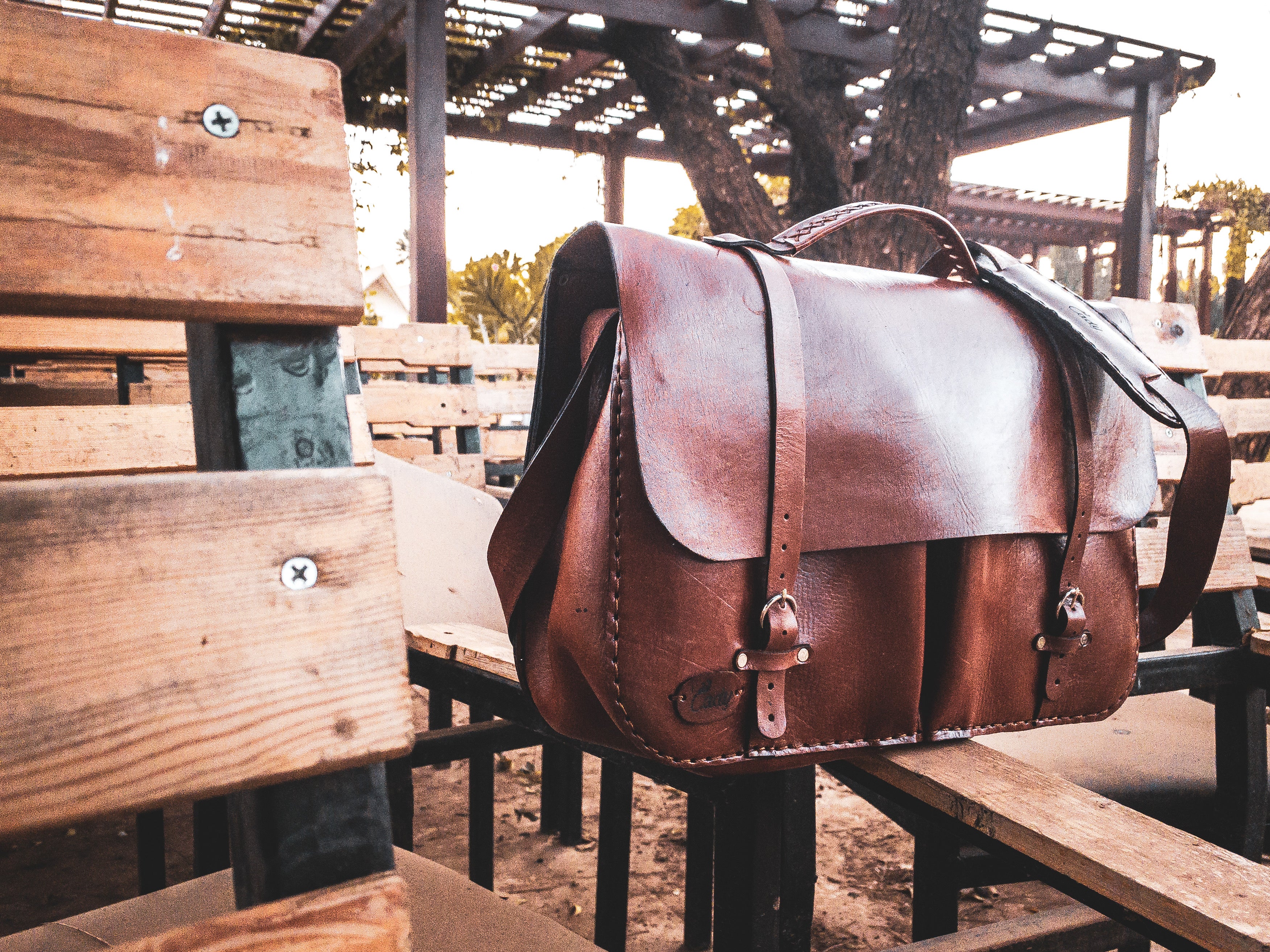 ￼حقيبة جلد 15.6 إنش